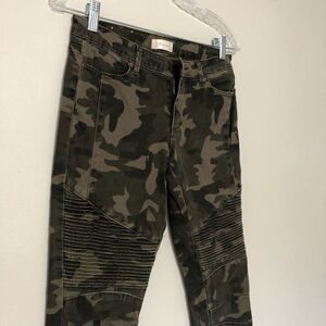 Altar’d State Women’s 26 Camo Moto Ribbed Seamed Stretch Skinny Jean